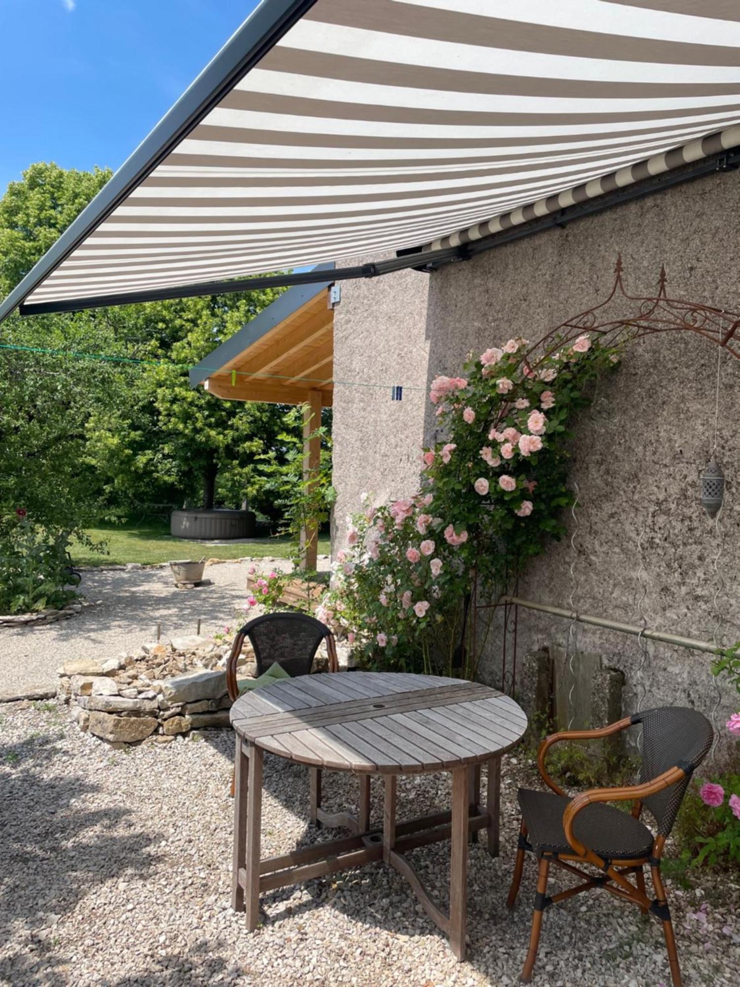 La Maison Du Voyageur 1546 Passavant Экстерьер фото